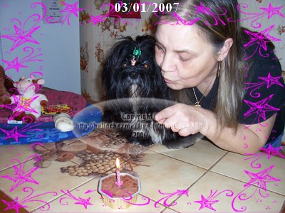 maman souffle la bougie avec moi